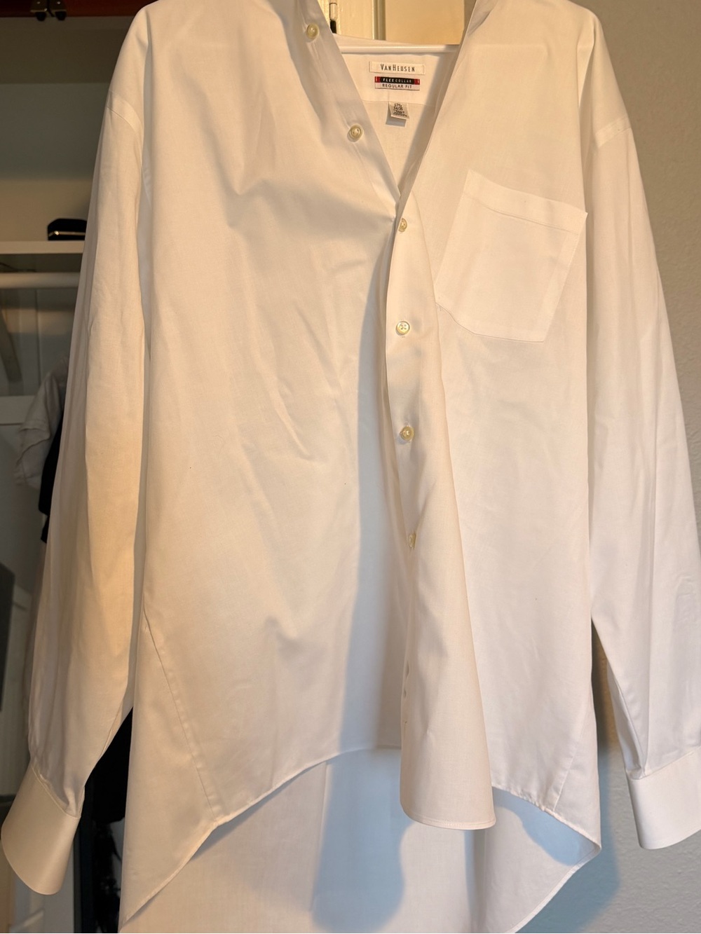 Van Heusen White Men's Long-Sleeve Button-Up Shirt